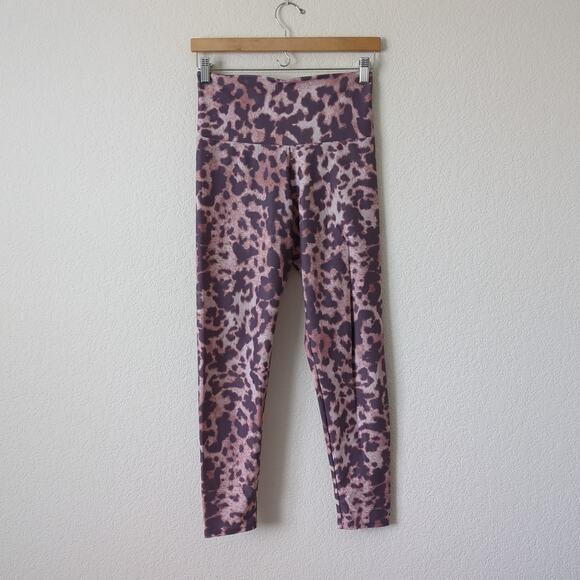 Onzie Womens Printed Leggings Cheetah Print Pants Medium High Waist Animal Print - Picture 9 of 10